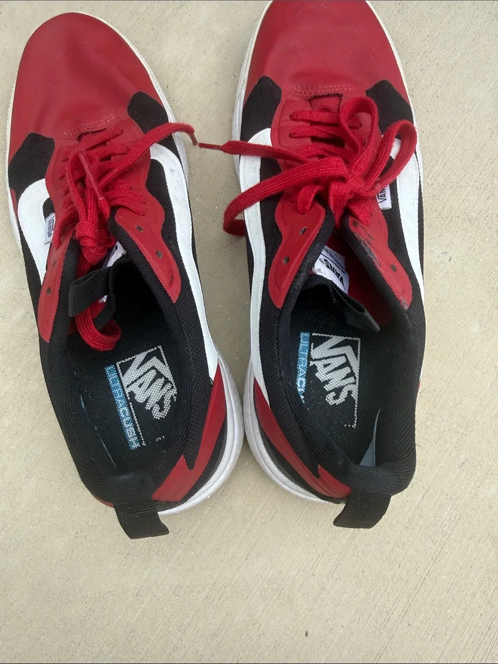 Vans Men’s UltraRange red, Black & White Low-Top Skate Sneakers